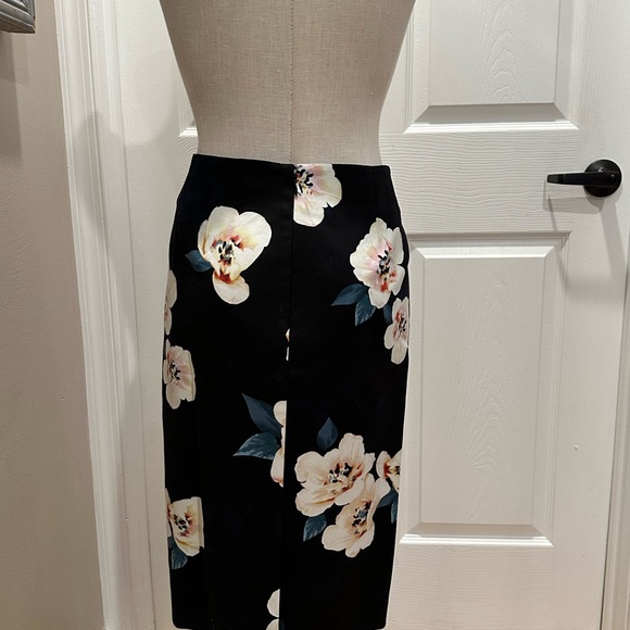 NWT Lord & Taylor Woman floral skirt. 16W - Picture 4 of 5